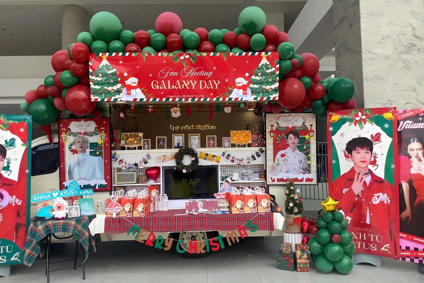 Không khí Noel tràn ngập tại fan meeting Galaxy Day. - Ảnh: Moony210997.