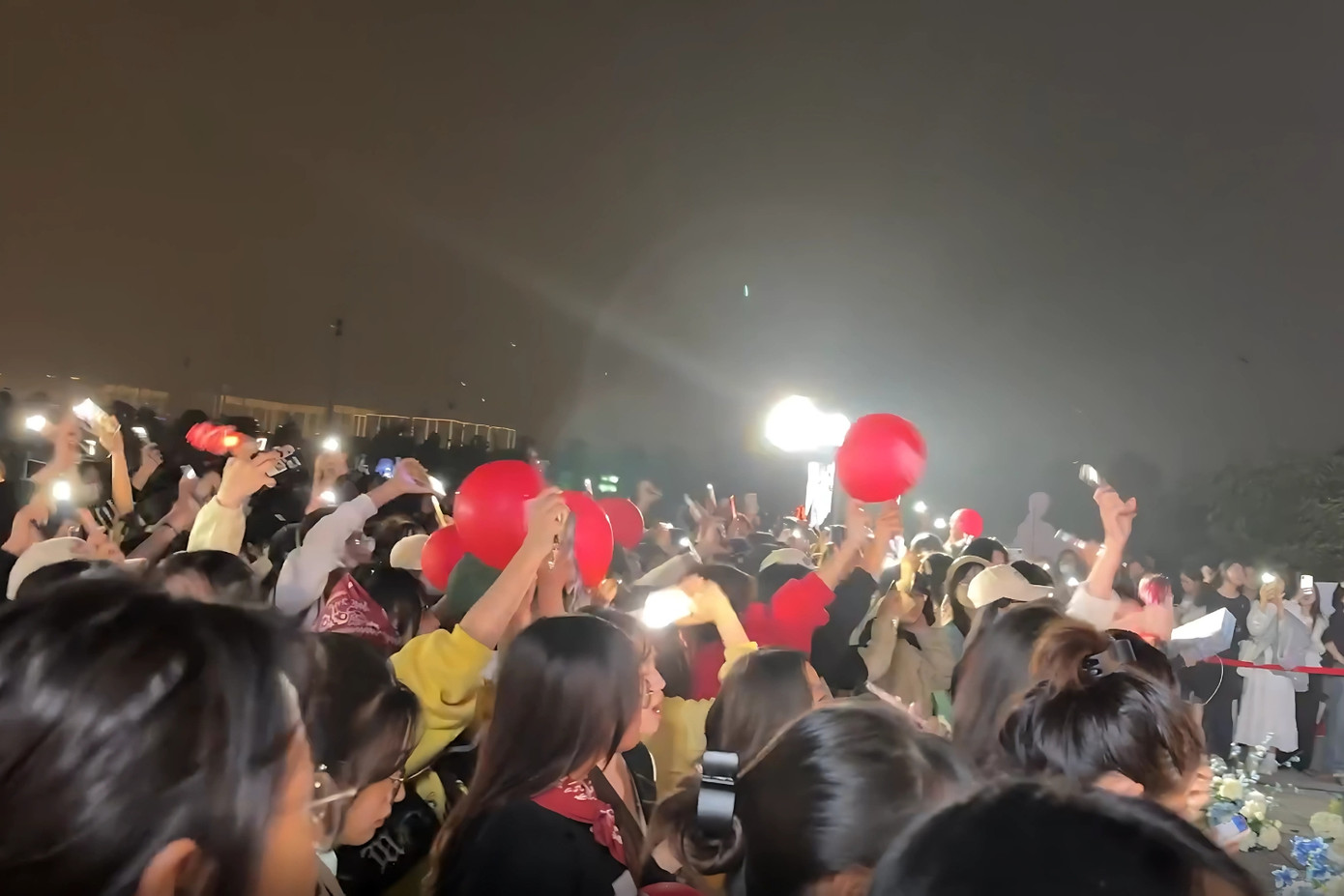 Không khí tại Hà Nội được các fan cập nhật liên tục trên mạng xã hội. Không khí tại Hà Nội được các fan cập nhật liên tục trên mạng xã hội.