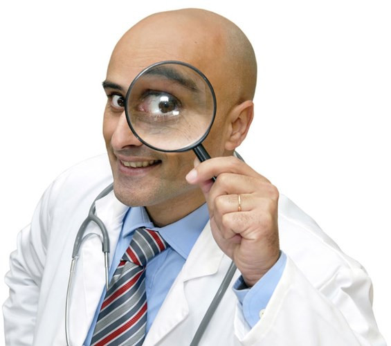  Nghệ thuật tìm ra điểm G. Có một số điểm nóng cần được đặc biệt lưu ý khi tiến hành massage cho đối tác, đó là lòng bàn tay, dái tai, chân, lưng và bụng. Đụng chạm vào những khu vực thường xuyên bị lơ là sẽ tạo ra những xúc động mạnh mẽ. Da đầu có nhiều dây thần kinh và các cơ mà bạn thường chẳng bao giờ để ý đến. Khi kích thích những cơ ở da đầu, bạn sẽ cảm thấy tinh thần thư thái, xúc cảm trào dâng và theo đó là sự quyến rũ mê hồn