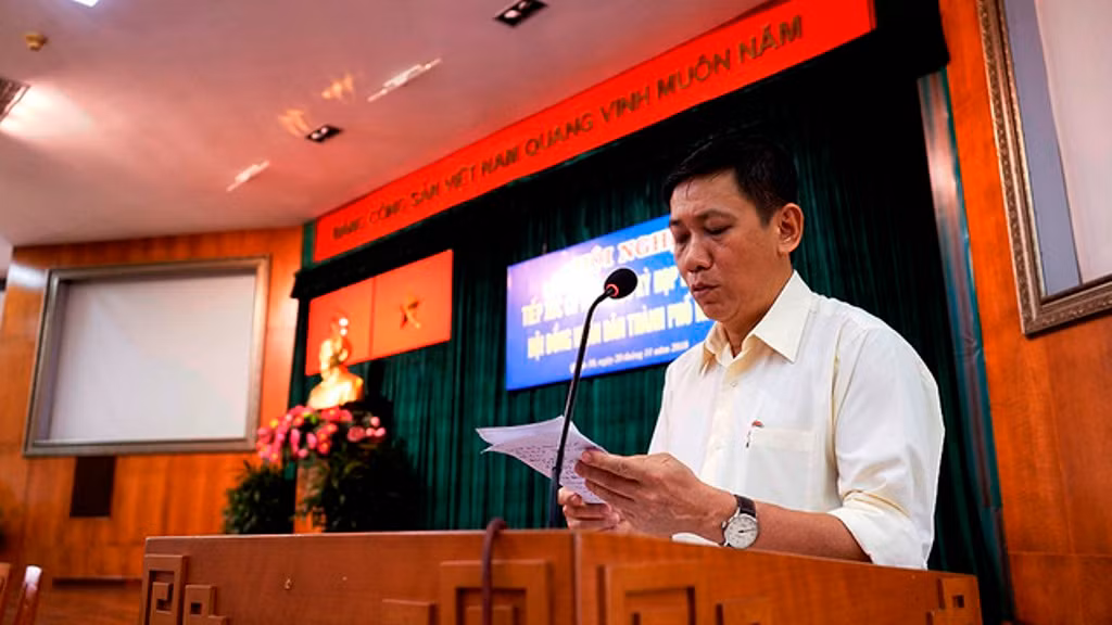 Ông Tất Thành Cang vắng mặt trong buổi tiếp xúc cử tri ảnh 1