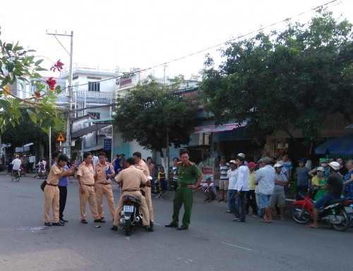 BẢN TIN ATGT: Xe tải tông container, vợ tài xế chết thảm trong cabin ảnh 4