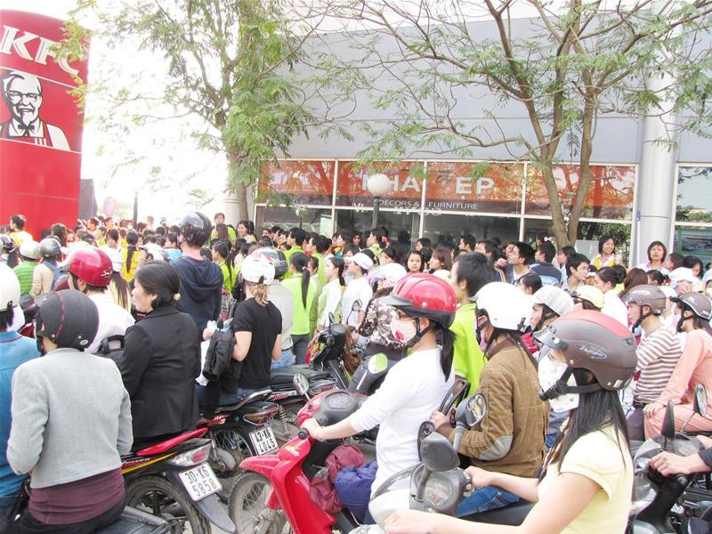 Khách hàng đi Big C chạy khỏi siêu thị Khách hàng đi Big C chạy khỏi siêu thị