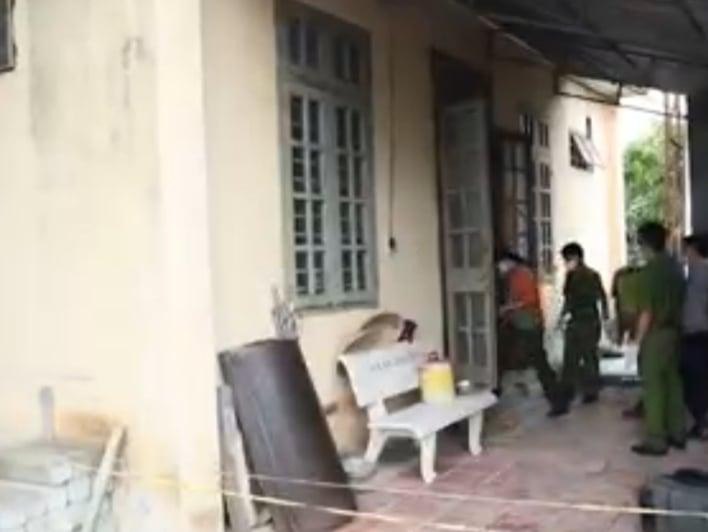 Cảnh sát giám định hiện trường vụ án.