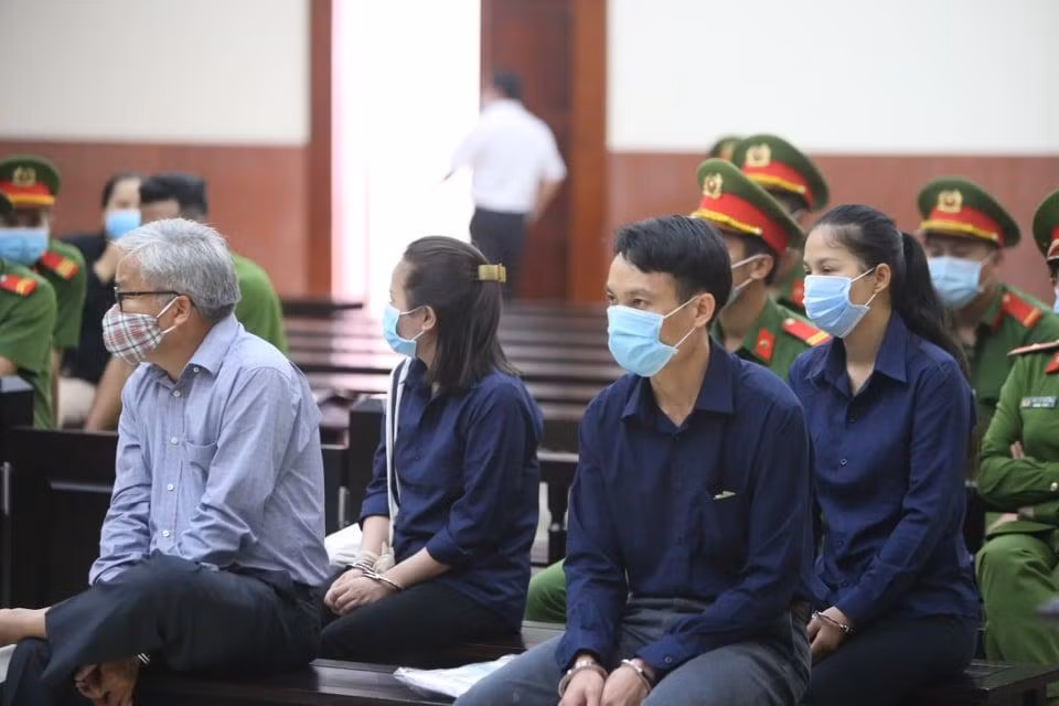 Các bị cáo tại phiên tòa hôm nay. Ảnh: Th.C