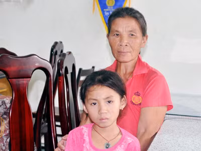 Hai mẹ con người Trung Quốc lang thang tìm chồng tại Đà Nẵng. Ảnh: CTV