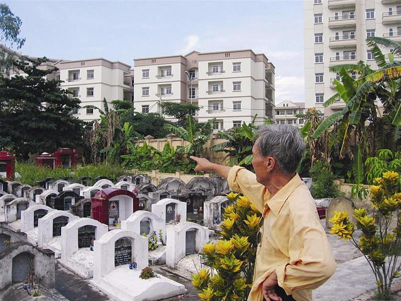 Nghĩa trang chưa được di dời nhưng khu đô thị đã đưa vào sử dụng Nghĩa trang chưa được di dời nhưng khu đô thị đã đưa vào sử dụng