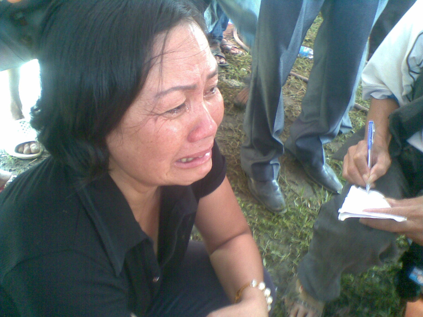 Nỗi đau hằn sâu trên gương mặt của chị Thái, mợ nạn nhân Mai Nhi. Ảnh: Quang Long. Nỗi đau hằn sâu trên gương mặt của chị Thái, mợ nạn nhân Mai Nhi. Ảnh: Quang Long