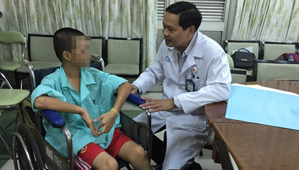 Cứu sống bé trai bị chảy máu mũi xối xả gần 2 tuần ảnh 1