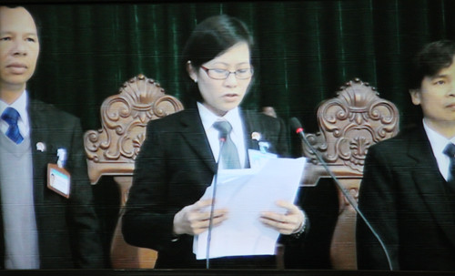 Chủ tọa Ngô Thị Ánh tuyên đọc bản án. Ảnh: Bảo Thắng