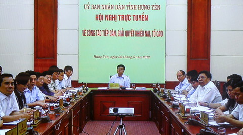 Phó chủ tịch Hưng Yên (ngồi giữa): 