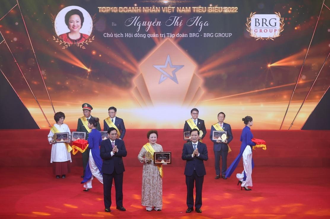 Madame Nguyễn Thị Nga, Chủ tịch Tập đoàn BRG, nhận danh hiệu “Top 10 Doanh nhân Tiêu Biểu Nhất Việt Nam năm 2022” Madame Nguyễn Thị Nga, Chủ tịch Tập đoàn BRG, nhận danh hiệu “Top 10 Doanh nhân Tiêu Biểu Nhất Việt Nam năm 2022”