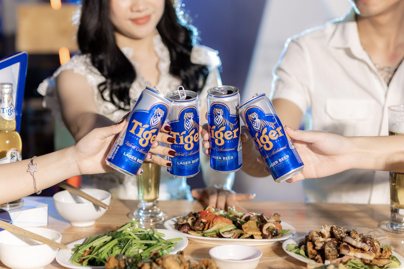 Tiger lon cao mới mang tới cảm giác cao cấp, sang trọng bao lấy vị bia đậm chất trứ danh. Tiger lon cao mới mang tới cảm giác cao cấp, sang trọng bao lấy vị bia đậm chất trứ danh.