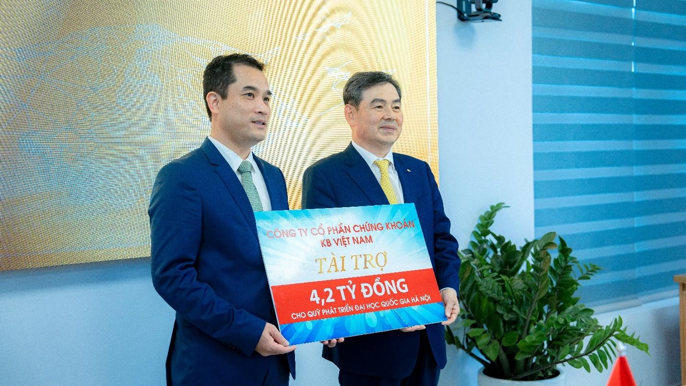 Công ty CP chứng khoán KB Việt Nam tài trợ cho Quỹ phát triển ĐHQGHN Công ty CP chứng khoán KB Việt Nam tài trợ cho Quỹ phát triển ĐHQGHN