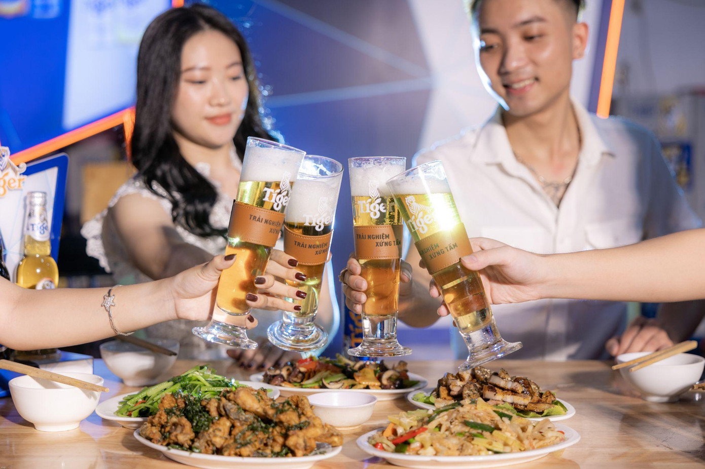 Chương trình đã mang tới cho thực khách trải nghiệm thưởng thức bia mới lạ, cao cấp và sang trọng hơn. Chương trình đã mang tới cho thực khách trải nghiệm thưởng thức bia mới lạ, cao cấp và sang trọng hơn.