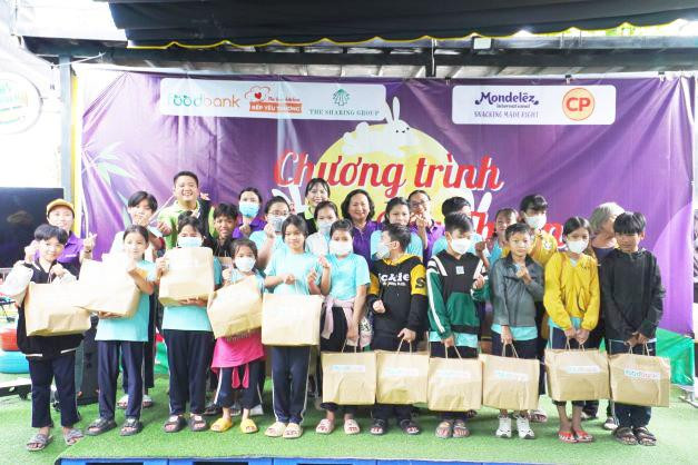 Mondelez Kinh Đô đã trao tặng tổng số lượng sản phẩm thực phẩm trị giá hơn 9,6 tỷ đồng cho cộng đồng thông qua Food Bank Việt Nam