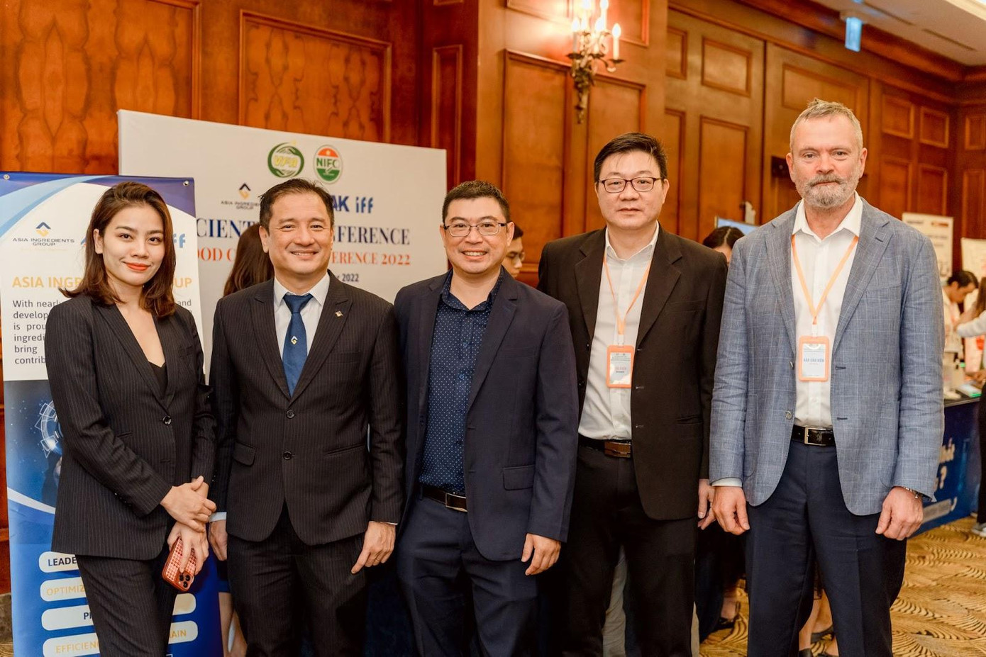 Ban lãnh đạo Tập đoàn AIG cùng Ban lãnh đạo Viện kiểm nghiệm Vệ sinh An toàn thực phẩm Quốc gia và Tiến sĩ Anders Henriksson, Trưởng nhóm Hỗ trợ Kỹ thuật và Ứng dụng Khu vực Châu Á Thái Bình Dương đến từ IFF Health & Biosciences, Hoa Kỳ. Ban lãnh đạo Tập đoàn AIG cùng Ban lãnh đạo Viện kiểm nghiệm Vệ sinh An toàn thực phẩm Quốc gia và Tiến sĩ Anders Henriksson, Trưởng nhóm Hỗ trợ Kỹ thuật và Ứng dụng Khu vực Châu Á Thái Bình Dương đến từ IFF Health & Biosciences, Hoa Kỳ.