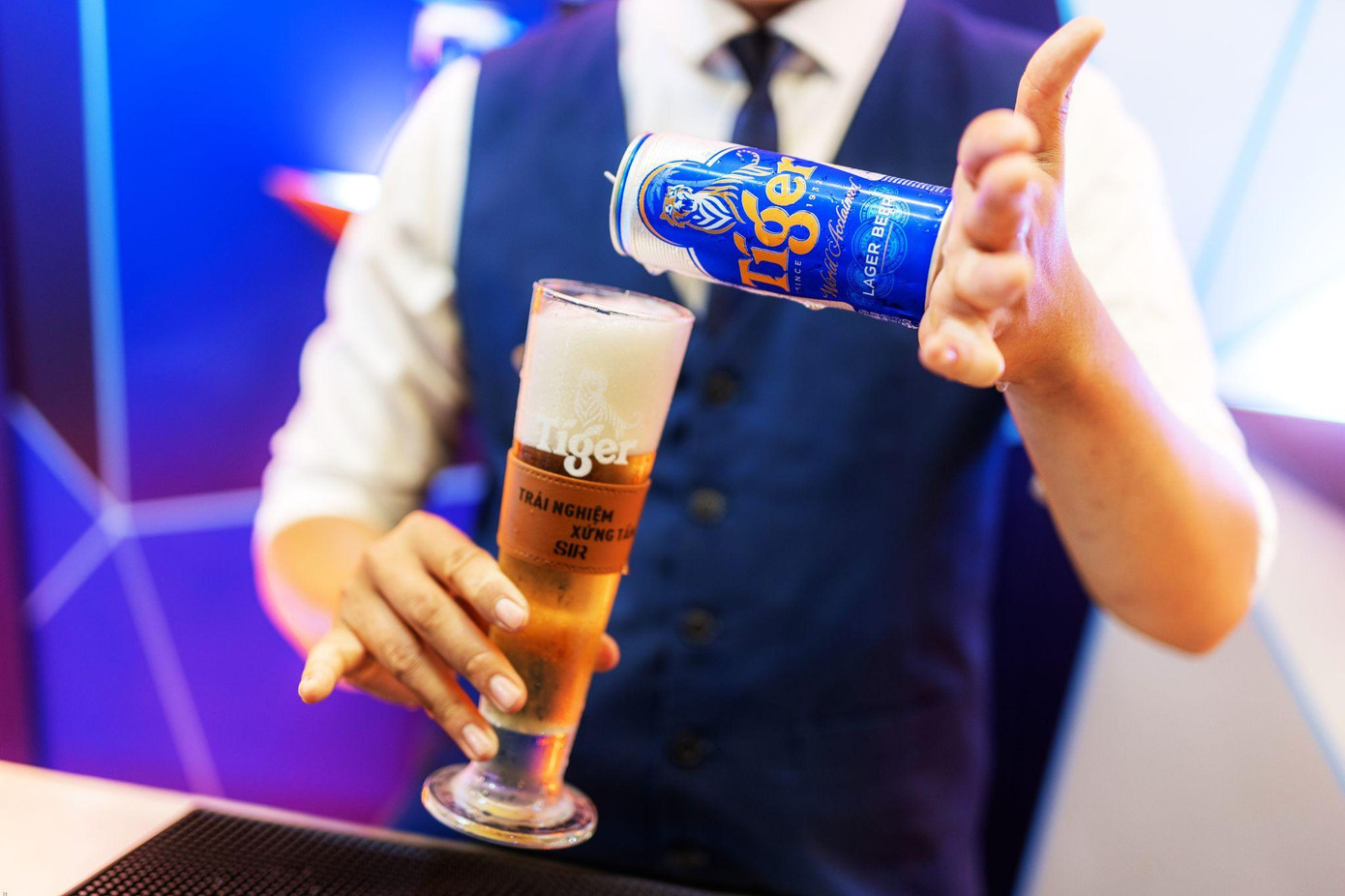 Đặc biệt, mới đây nhất, Tiger cho ra mắt lon cao mới nhằm phù hợp hơn với thị hiếu người tiêu dùng phía Bắc, đồng thời vẫn mang đến vị bia đậm chất đặc trưng.
