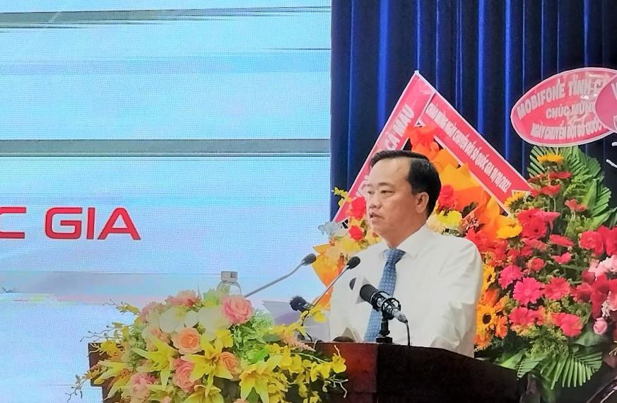 Ông Huỳnh Quốc việt, Chủ tịch UBND tỉnh Cà Mau phát biểu tại chương trình Ngày chuyển đổi số của tỉnh năm 2022.