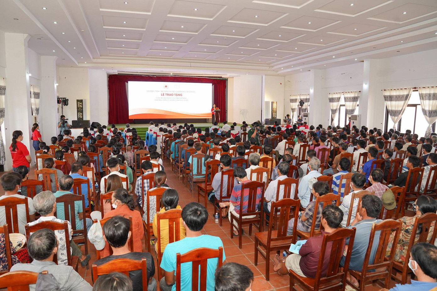 Hàng trăm ngư dân hưởng ứng chương trình “An toàn cho ngư dân nghèo, khó khăn” 2022