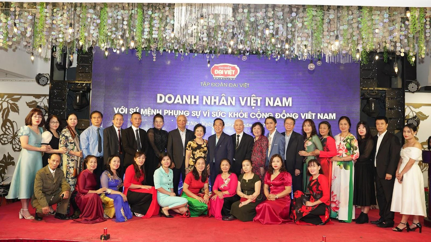 Tham dự chương trình có nhiều lãnh đạo, chuyên gia khoa học có công trong việc xây dựng và nâng cao sức khỏe cộng đồng