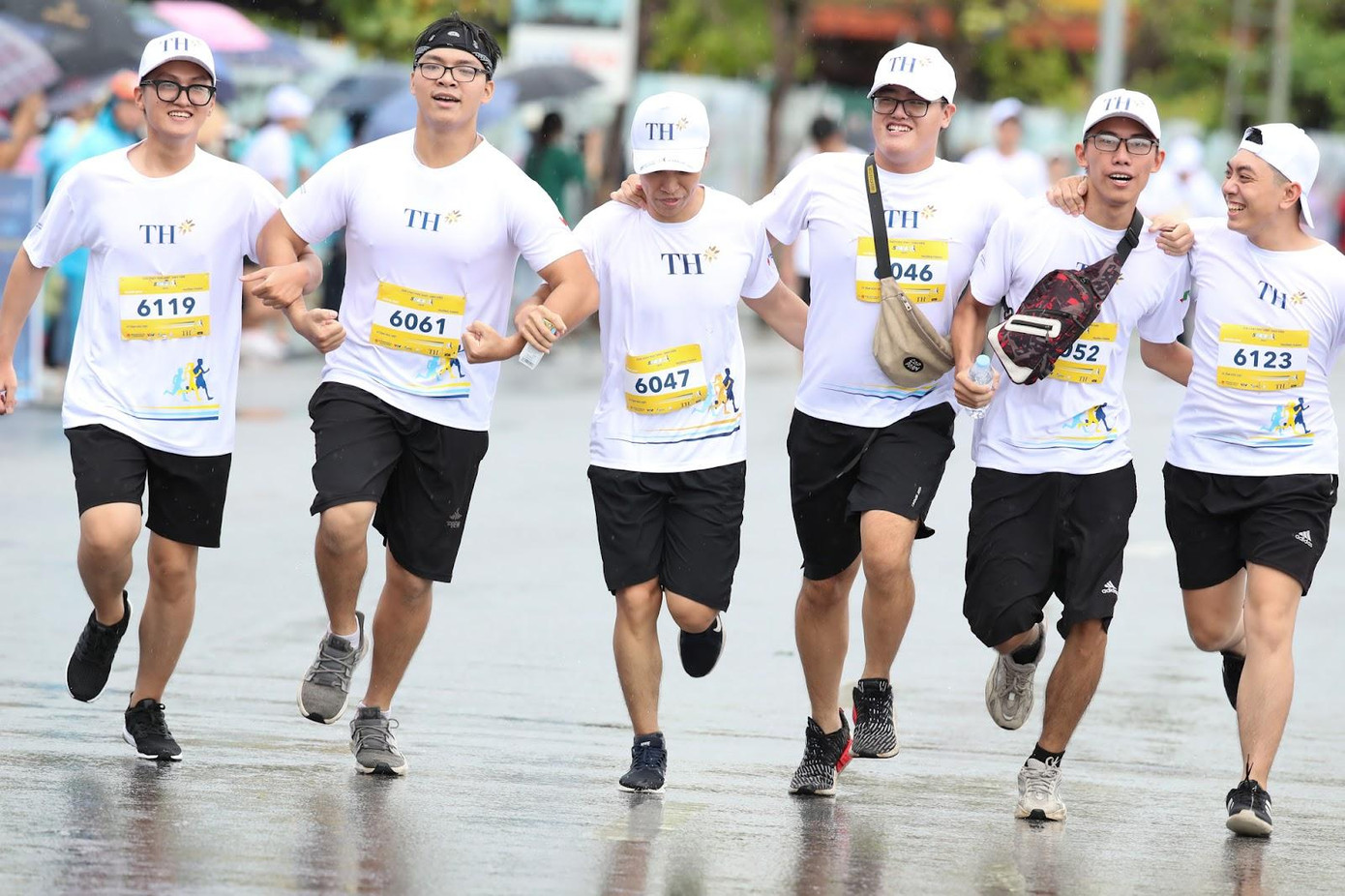 Bứt phá ra khỏi lối mòn định sẵn là động lực để nhiều bạn trẻ nỗ lực hơn trên đường chạy S-Race Bứt phá ra khỏi lối mòn định sẵn là động lực để nhiều bạn trẻ nỗ lực hơn trên đường chạy S-Race