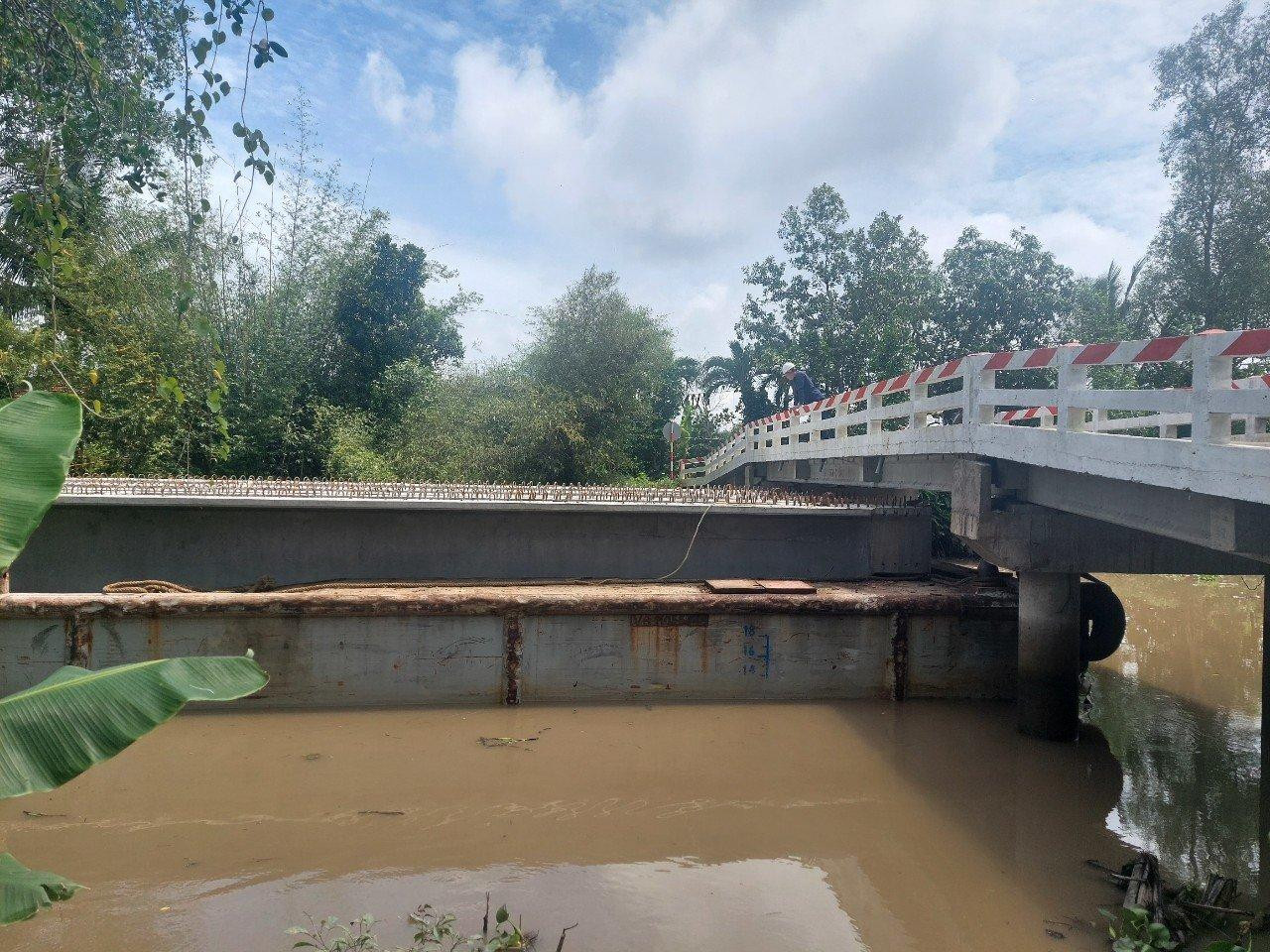 Công tác vận chuyển dầm phụ thuộc nhiều vào “con nước”