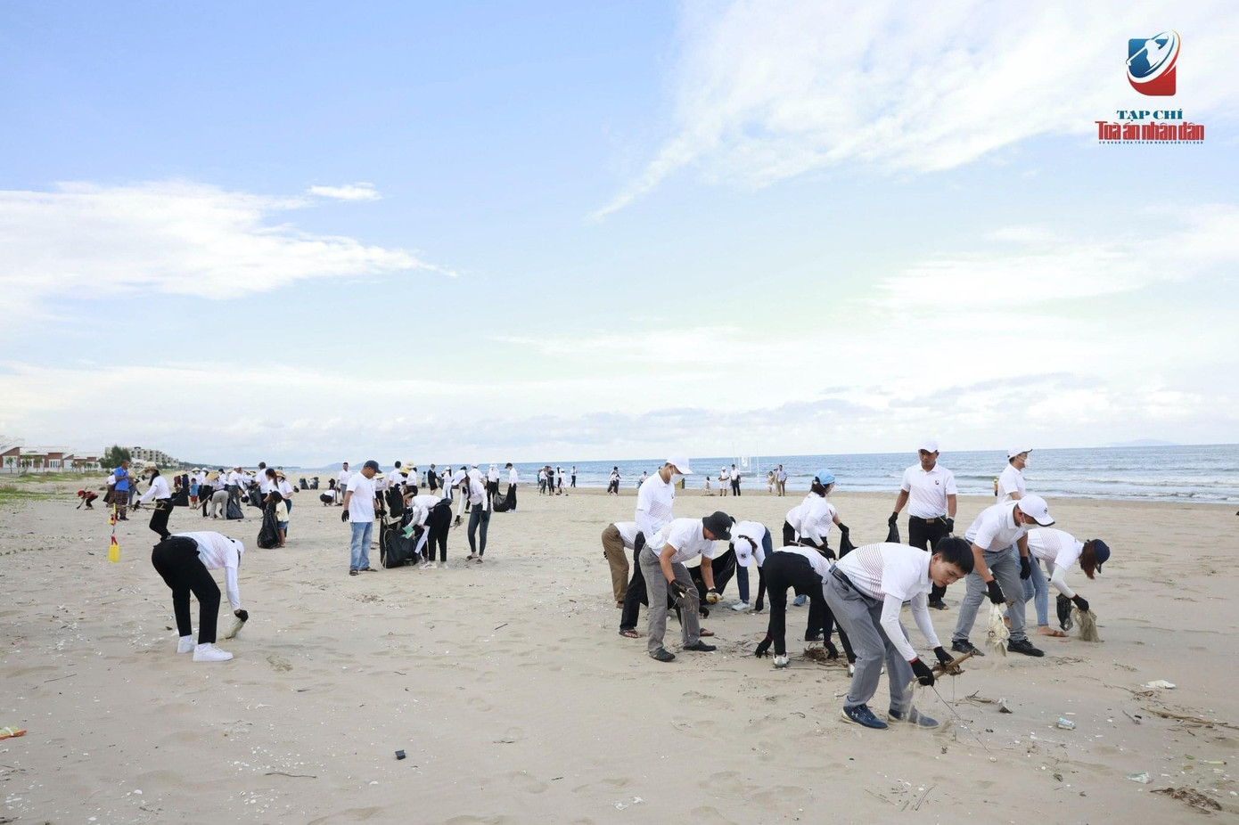 Sự kiện “Chuyển Động vì Đại Dương” nơi các golfer cùng bày tỏ tình yêu với đại dương xanh bằng hoạt động nhặt rác trên bãi biển Xuân Thành, xã Xuân Thành, huyện Nghi Xuân, tỉnh Hà Tĩnh. Sự kiện “Chuyển Động vì Đại Dương” nơi các golfer cùng bày tỏ tình yêu với đại dương xanh bằng hoạt động nhặt rác trên bãi biển Xuân Thành, xã Xuân Thành, huyện Nghi Xuân, tỉnh Hà Tĩnh.