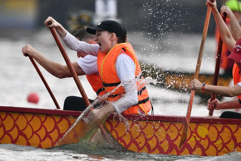 Các vận động viên tranh tài tại Giải Bơi chải Thuyền rồng Hà Nội mở rộng năm 2022. Các vận động viên tranh tài tại Giải Bơi chải Thuyền rồng Hà Nội mở rộng năm 2022.