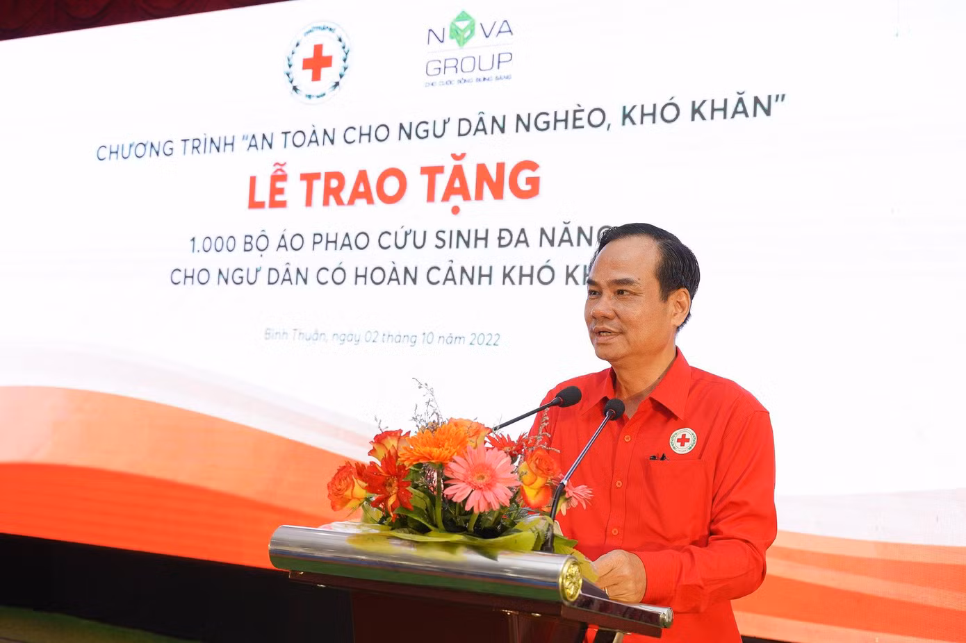 Ông Vũ Thanh Lưu, Phó Chủ tịch Trung ương Hội Chữ thập đỏ Việt Nam phát biểu về ý nghĩa thiết thực của chương trình trao tặng