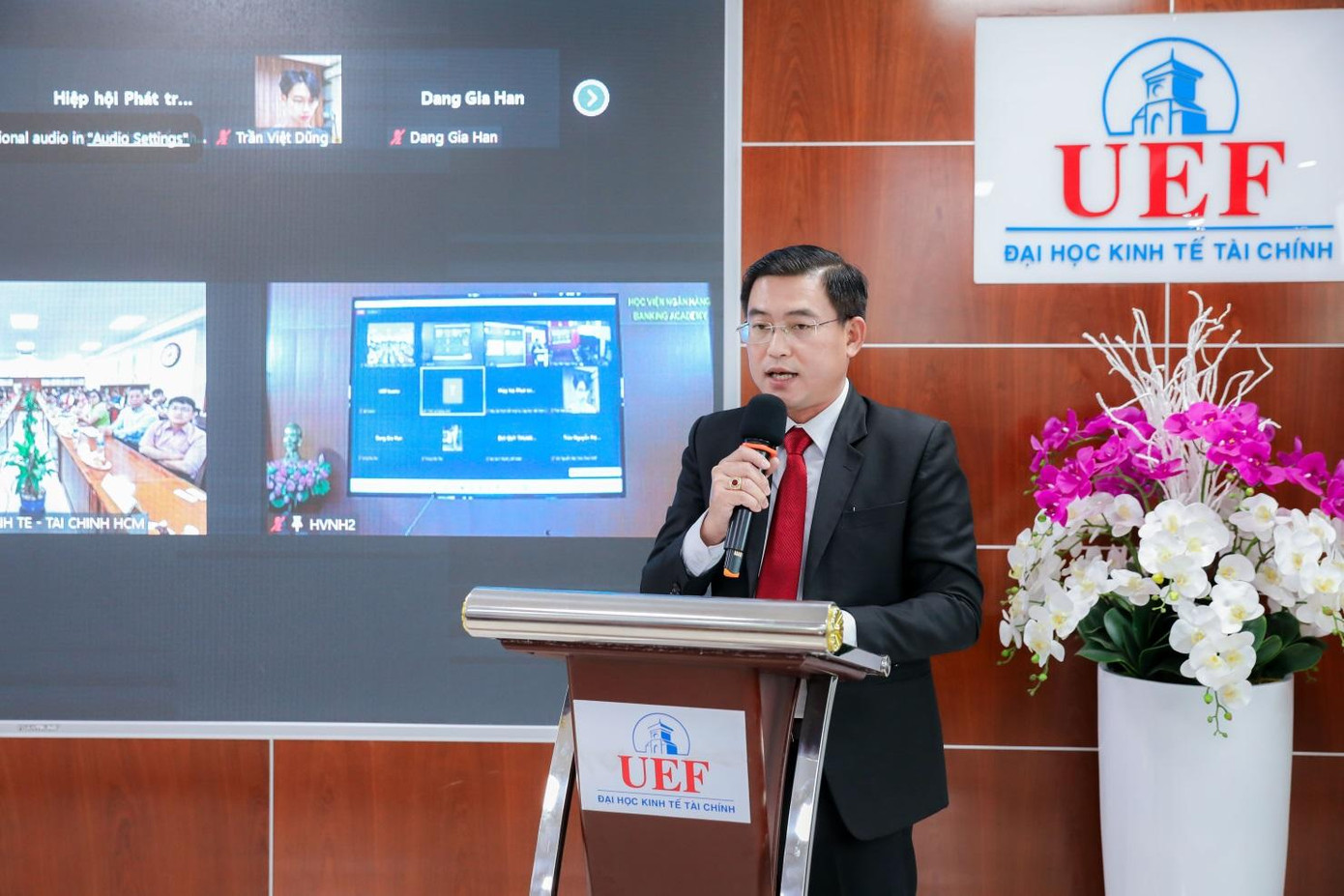 Đại diện UEF trình bày báo cáo tham luận