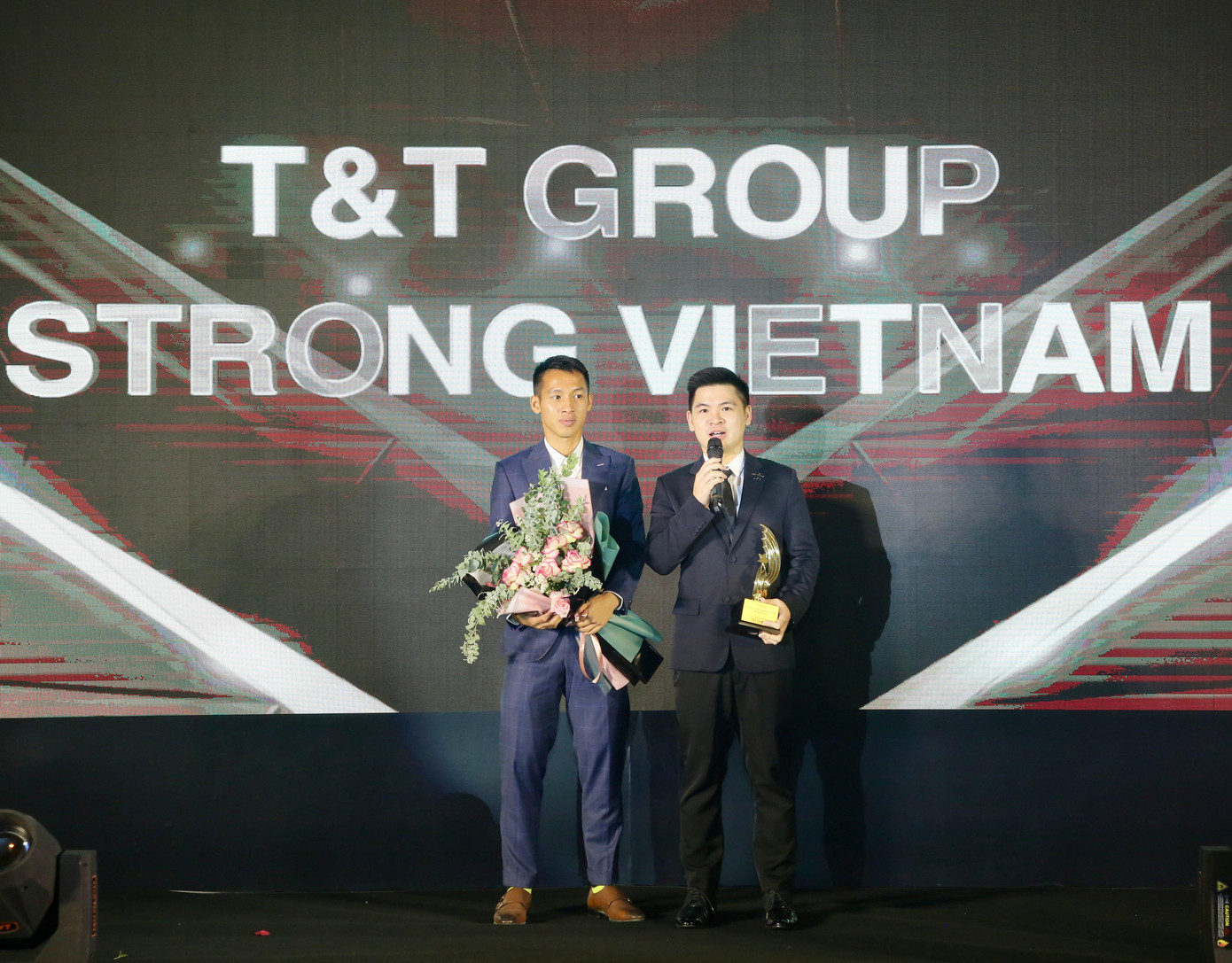 Chương trình Strong Vietnam do ông Đỗ Vinh Quang khởi xướng đã chiến thắng giải thưởng Trách nhiệm Xã hội (CSR) xuất sắc nhất tại lễ trao Giải thưởng Quốc Gia truyền thông & quan hệ công chúng năm 2020. Chương trình Strong Vietnam do ông Đỗ Vinh Quang khởi xướng đã chiến thắng giải thưởng Trách nhiệm Xã hội (CSR) xuất sắc nhất tại lễ trao Giải thưởng Quốc Gia truyền thông & quan hệ công chúng năm 2020.