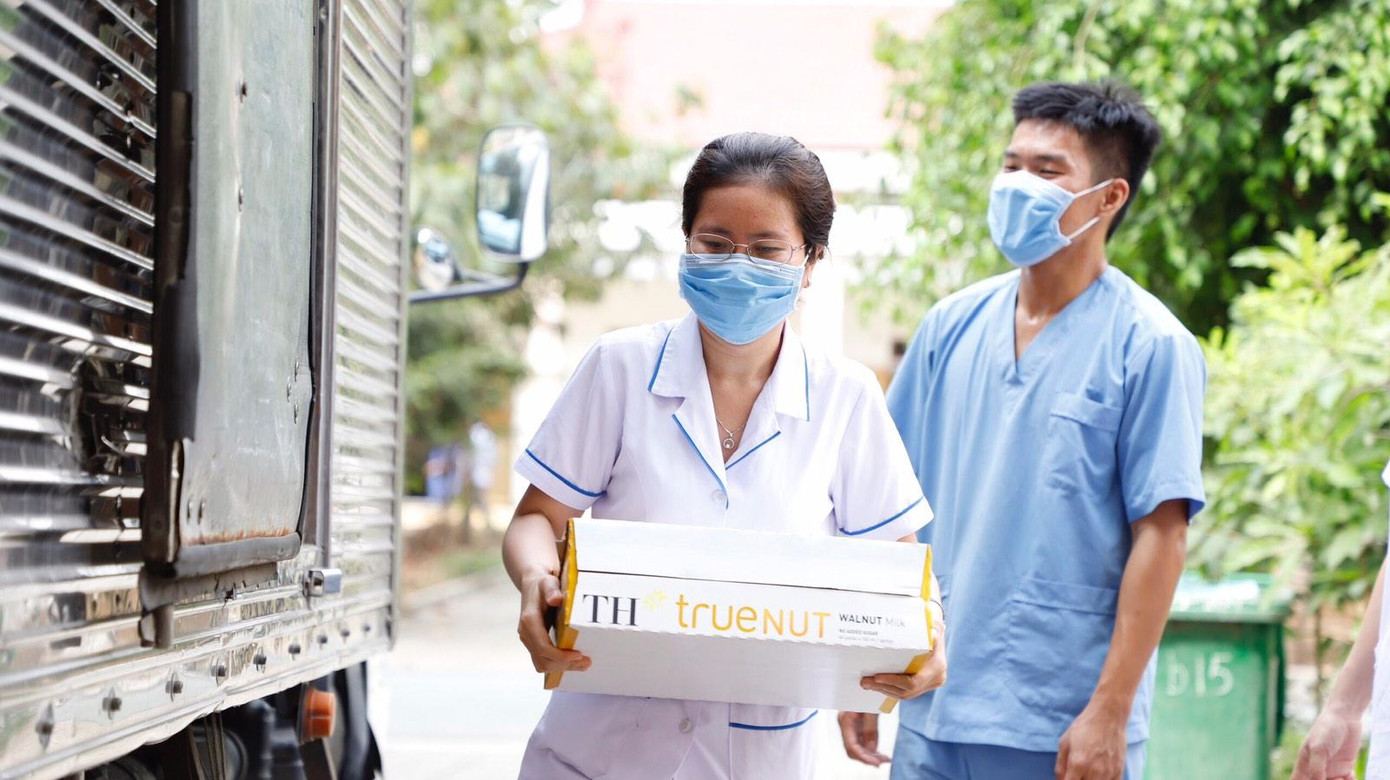 Hơn 4 triệu ly sữa và đồ uống tốt cho sức khỏe từ Tập đoàn TH, Ngân hàng TMCP Bắc Á và Quỹ Vì Tầm Vóc Việt được trao tặng, chung tay cùng Chính phủ trong phòng, chống COVID-19 Hơn 4 triệu ly sữa và đồ uống tốt cho sức khỏe từ Tập đoàn TH, Ngân hàng TMCP Bắc Á và Quỹ Vì Tầm Vóc Việt được trao tặng, chung tay cùng Chính phủ trong phòng, chống COVID-19