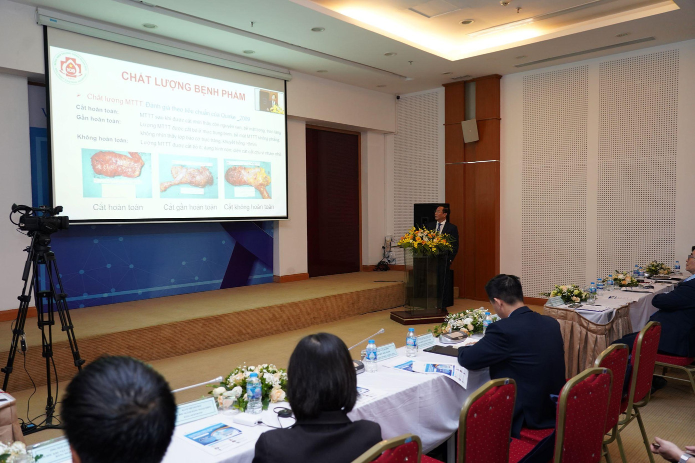 PGS. TS. Nguyễn Anh Tuấn - Phó viện trưởng Viện tiêu hóa, Trưởng khoa Phẫu thuật tiêu hóa, Bệnh viện Trung Ương Quân đội 108 trình bày về PTNS qua đường hậu môn (TaTME), một trong những thành tựu mới nhất trong điều trị UTĐTT tại Việt Nam PGS. TS. Nguyễn Anh Tuấn - Phó viện trưởng Viện tiêu hóa, Trưởng khoa Phẫu thuật tiêu hóa, Bệnh viện Trung Ương Quân đội 108 trình bày về PTNS qua đường hậu môn (TaTME), một trong những thành tựu mới nhất trong điều trị UTĐTT tại Việt Nam