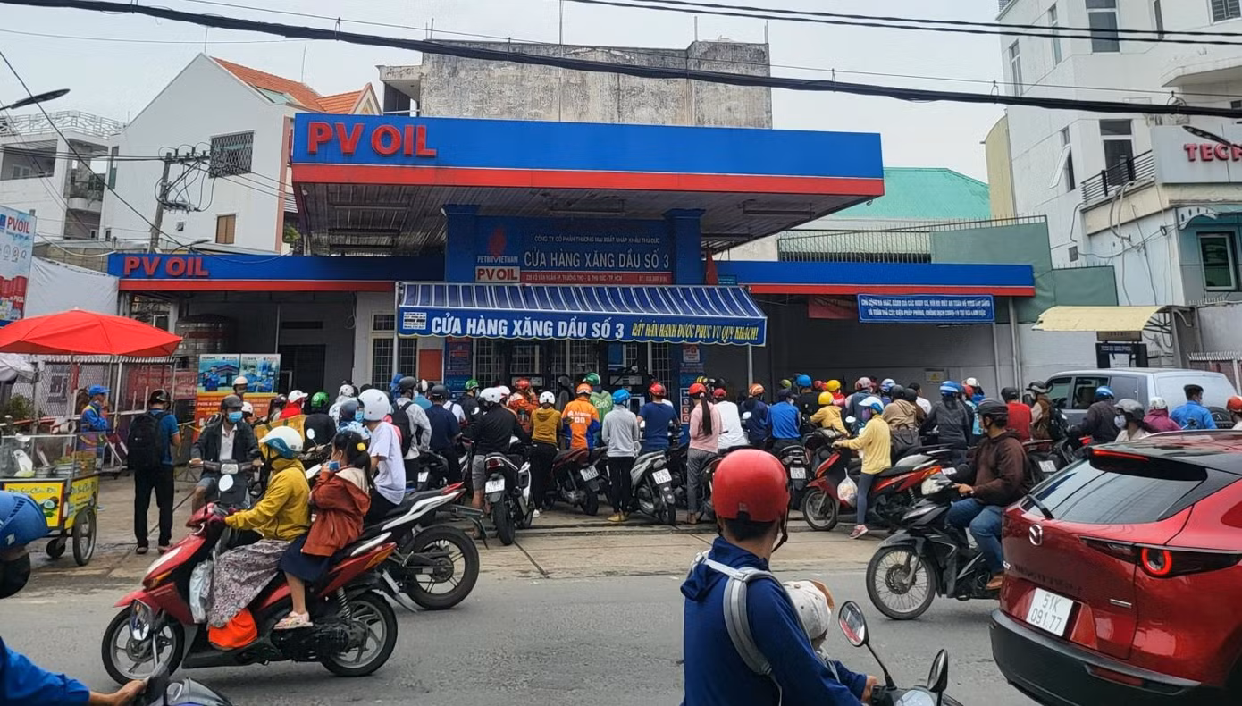 PVOIL nỗ lực cung ứng xăng dầu cho thị trường trong bối cảnh thị trường biến động PVOIL nỗ lực cung ứng xăng dầu cho thị trường trong bối cảnh thị trường biến động