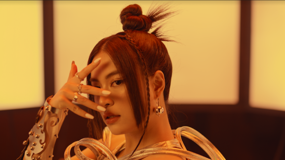 Hoàng Thùy Linh lột xác trong MV mới