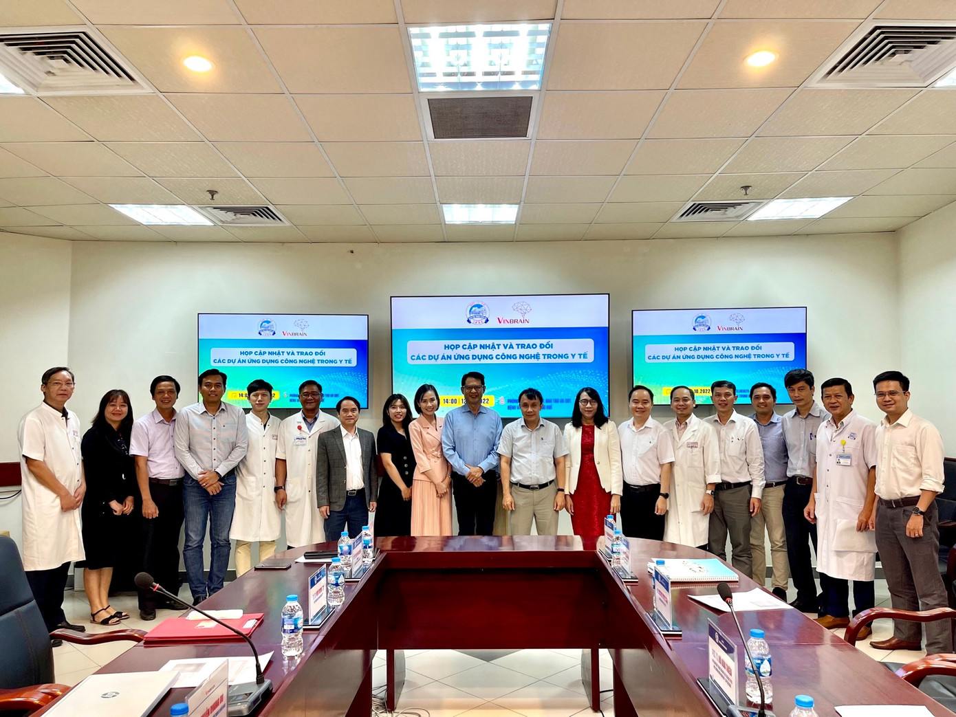 Bệnh viện TW Huế là 1 trong số hơn 100 cơ sở y tế trên toàn quốc ghi nhận những thay đổi lớn về chất lượng dịch vụ nhờ việc áp dụng giải pháp của VinBrain trong khám chữa bệnh Bệnh viện TW Huế là 1 trong số hơn 100 cơ sở y tế trên toàn quốc ghi nhận những thay đổi lớn về chất lượng dịch vụ nhờ việc áp dụng giải pháp của VinBrain trong khám chữa bệnh