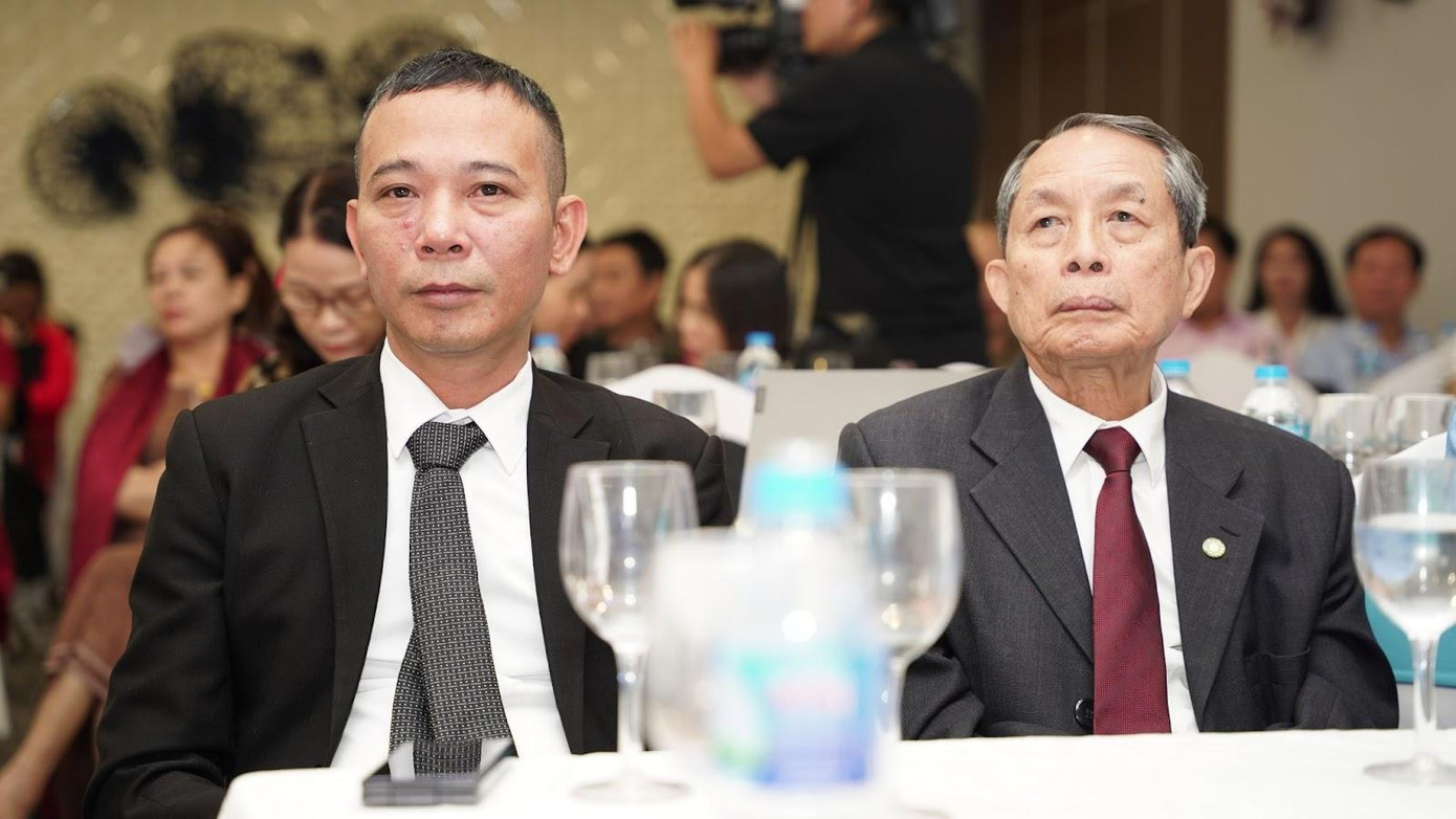 Ông Bùi Văn Thụy (Trái) - Chủ tịch HĐQT Tập đoàn Đại Việt