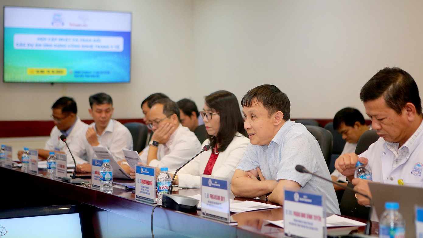 Lãnh đạo Bệnh viện TW Huế ấn tượng với những gì “trợ lý AI” DrAid™ của VinBrain mang lại Lãnh đạo Bệnh viện TW Huế ấn tượng với những gì “trợ lý AI” DrAid™ của VinBrain mang lại