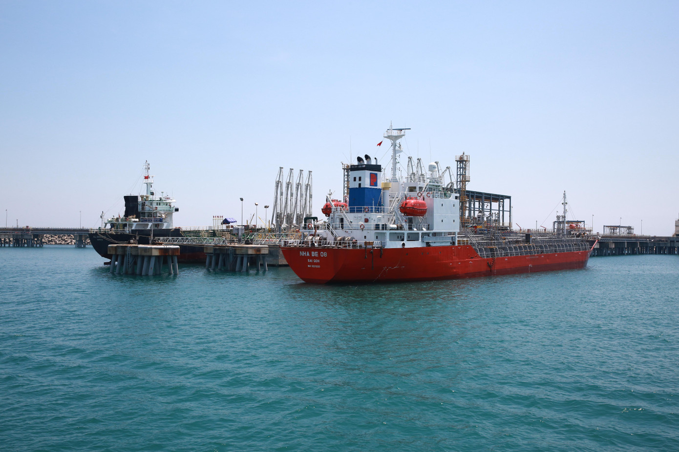 NMLD Dung Quất tăng công suất tối đa nhằm đảm bảo nguồn cung xăng dầu cho thị trường. NMLD Dung Quất tăng công suất tối đa nhằm đảm bảo nguồn cung xăng dầu cho thị trường.