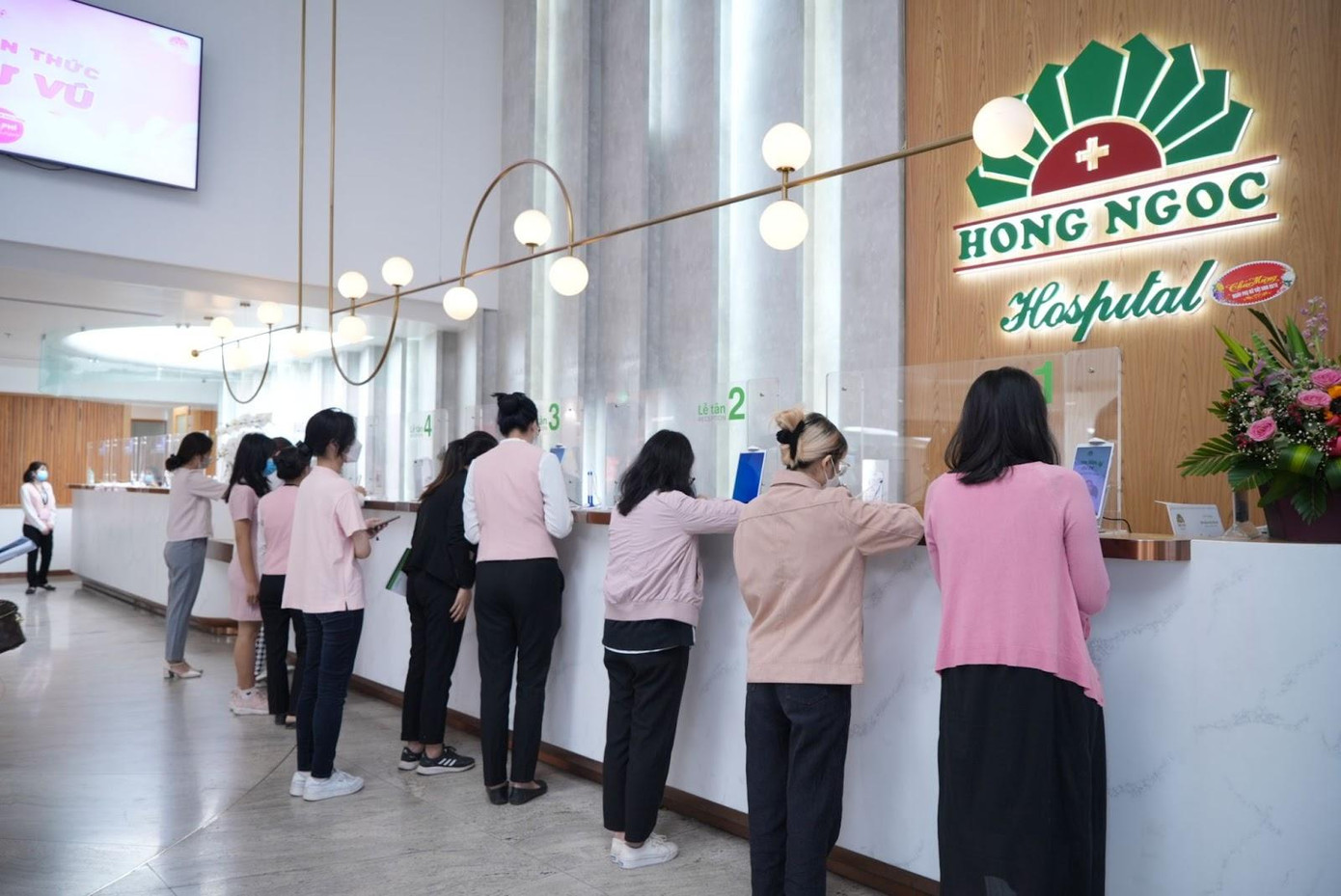 “Mặc áo hồng, miễn phí khám” là chương trình bên lề ý nghĩa của “Pinkday”