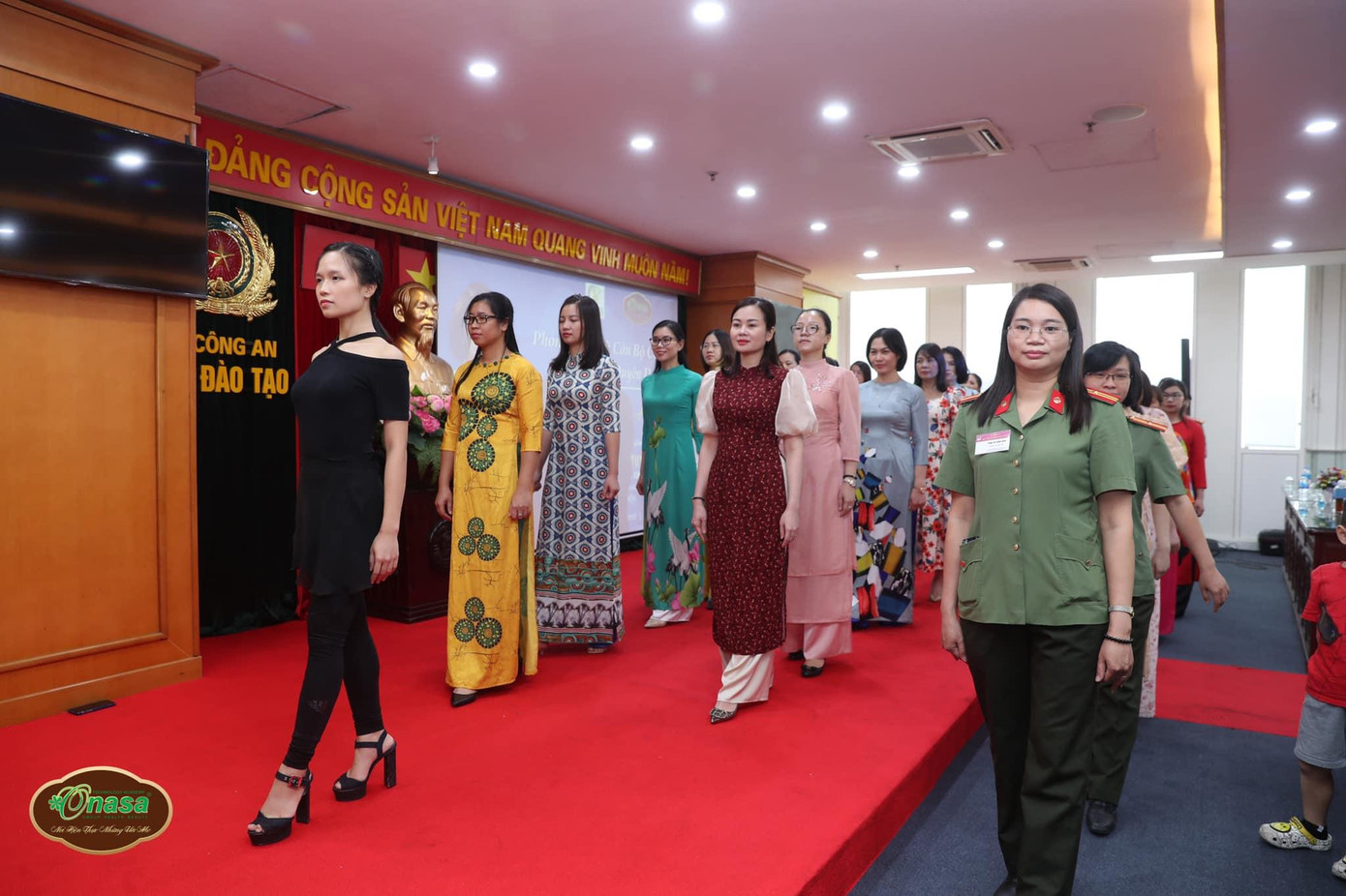 Những bài tập huấn luyện tư thế thanh lịch. Những bài tập huấn luyện tư thế thanh lịch.