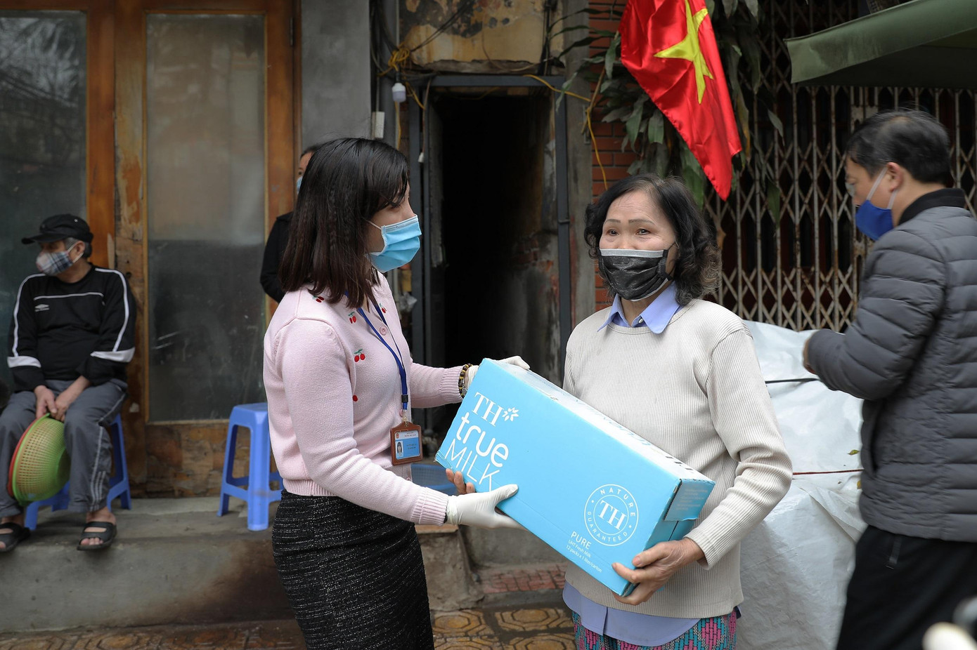 Sản phẩm TH true MILK đến với người cách ly trong đại dịch Covid-19.