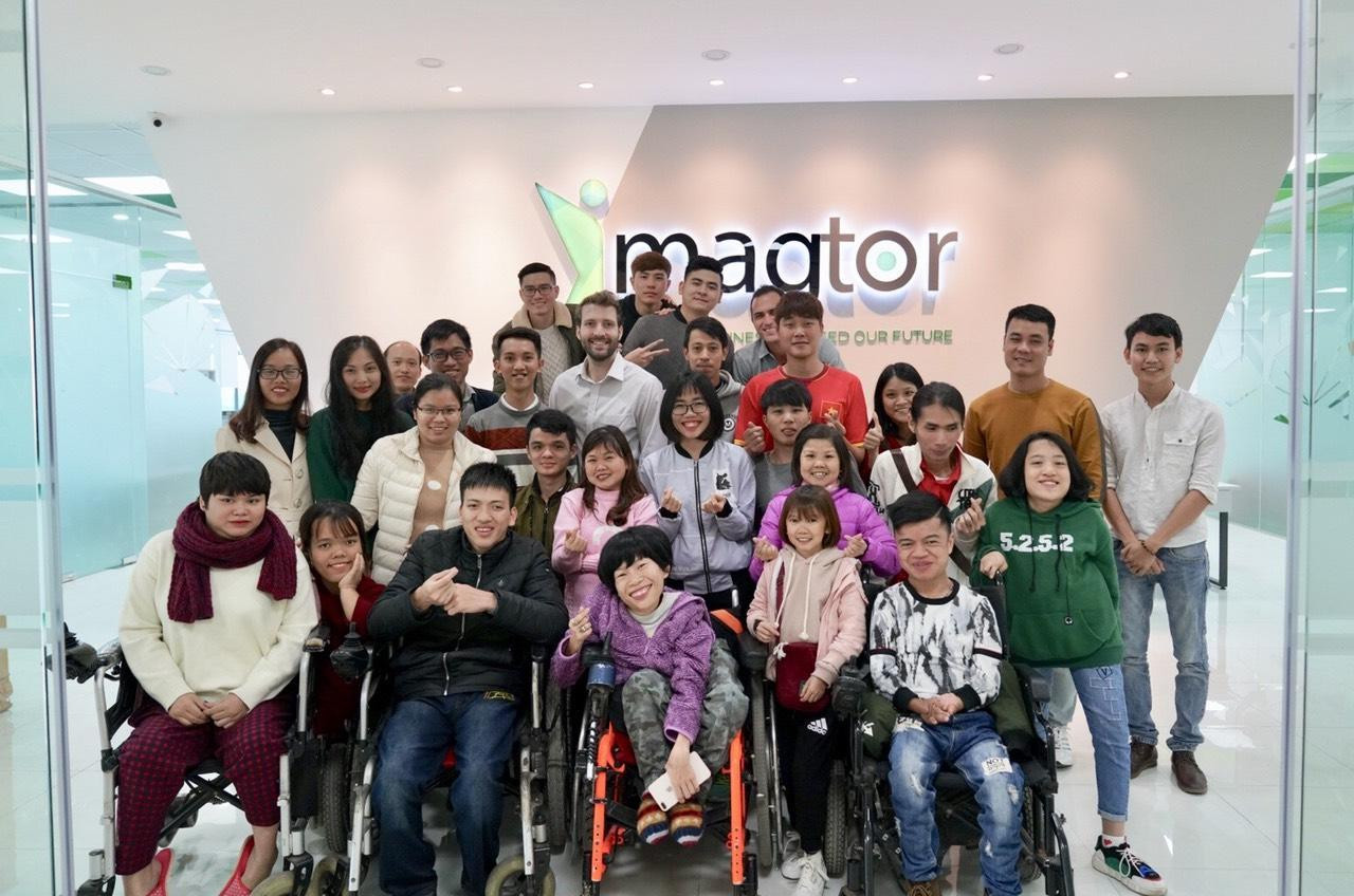 Bà Nguyễn Thị Vân - Chủ tịch Hội đồng sáng lập Trung tâm Nghị Lực Sống người đồng sáng lập ra Công ty Cổ phần Nghị Lực Sống Doanh nghiệp xã hội