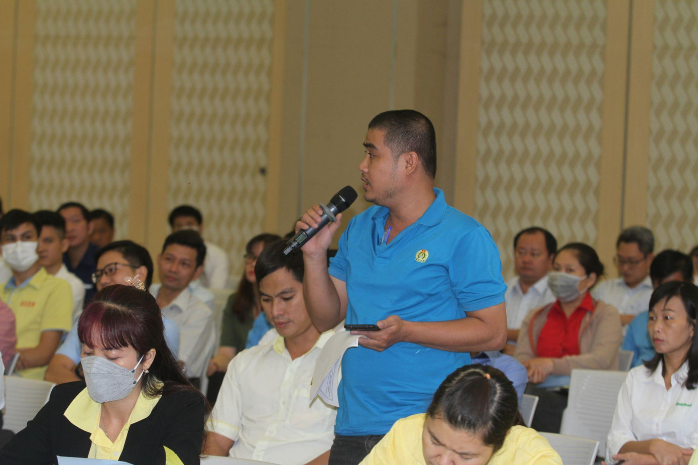 đại diện doanh nghiệp phát biểu