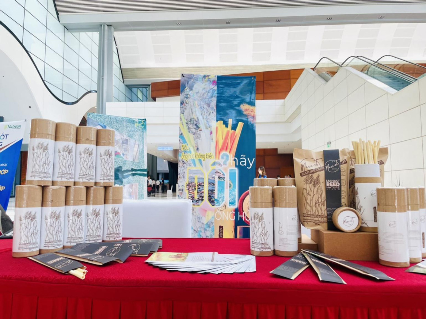 Ống hút sậy thân thiện với môi trường