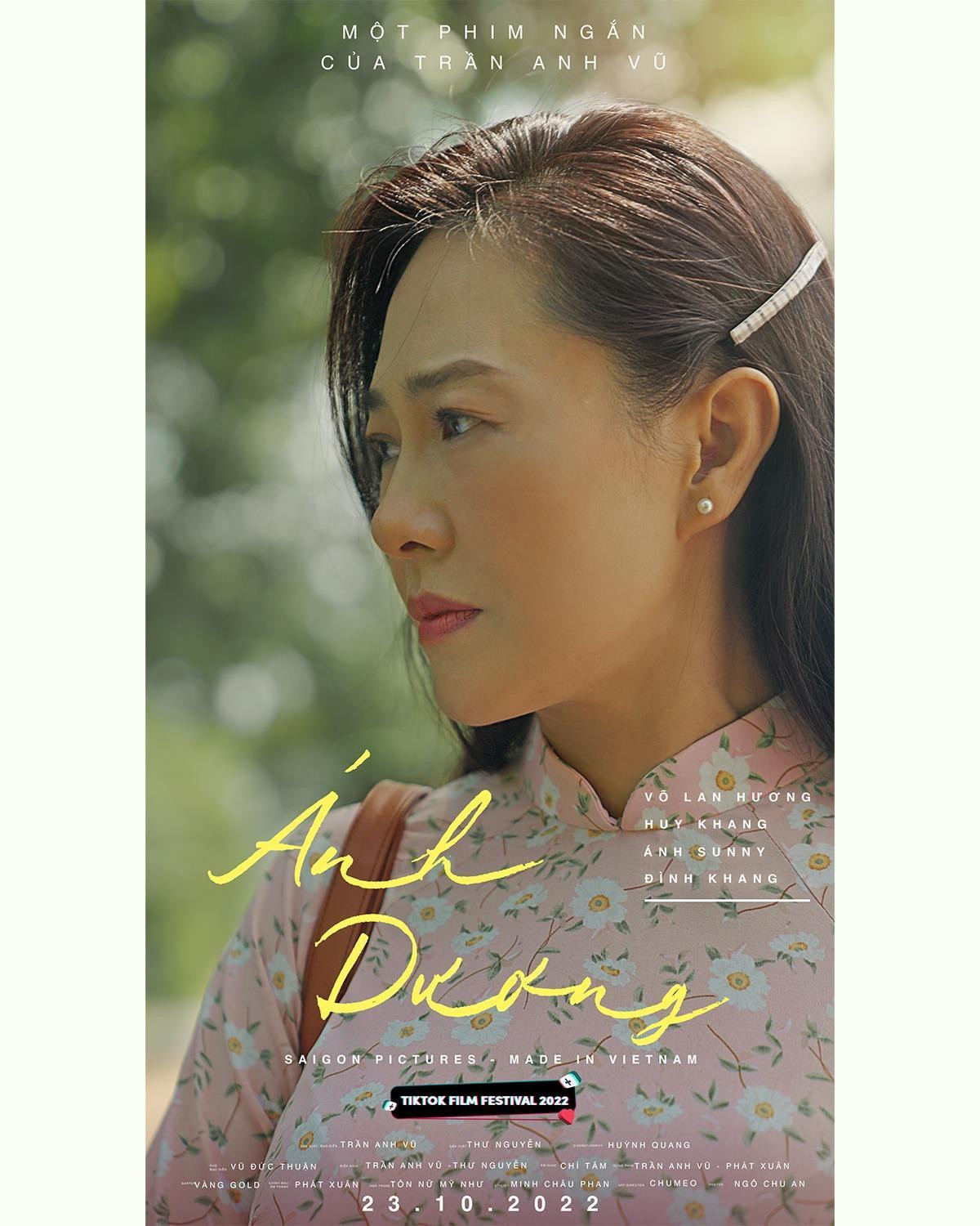 “Đẹp như nắng xuân” là một bình luận dành cho phim ngắn Ánh Dương của nhóm tác giả @tranvu_tiktok. Poster được “cắt” ra từ một khung hình giàu cảm xúc trong tác phẩm, với điểm tập trung là đôi mắt của người mẹ. Lấy đề tài từ cộng đồng người chuyển giới nhưng toàn bộ câu chuyện được kể nhẹ nhàng, trong trẻo từ diễn biến đến diễn xuất, hình ảnh đến âm nhạc…