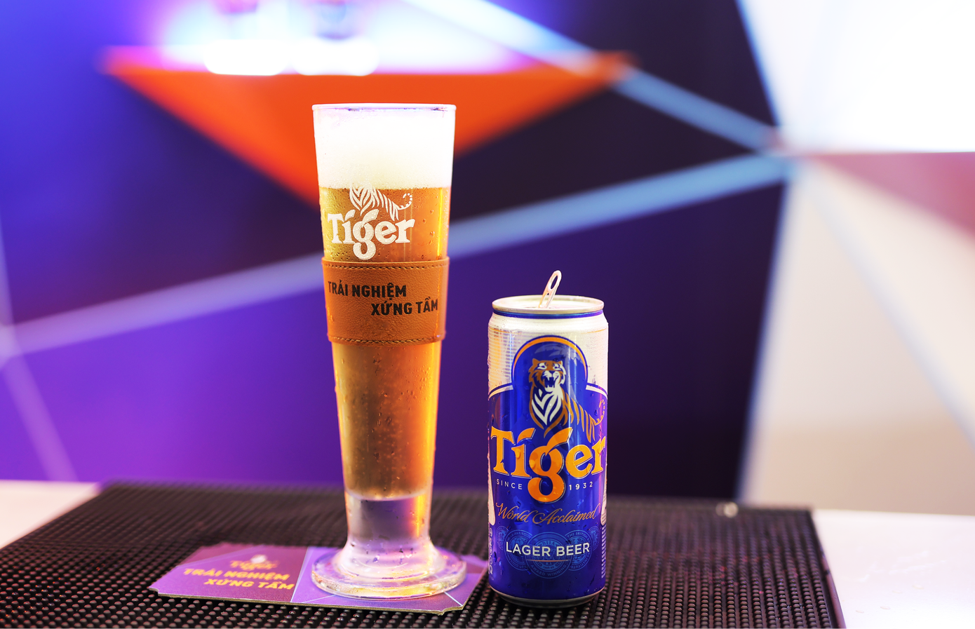 Vị bia đậm chất thượng hạng của Tiger nay mang trong mình một diện mạo cao cấp và tinh tế. Vị bia đậm chất thượng hạng của Tiger nay mang trong mình một diện mạo cao cấp và tinh tế.