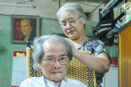 Nhà văn Sơn Tùng cùng vợ đã vươn lên, vượt qua những khó khăn và vết thương chiến tranh. Ảnh tư liệu