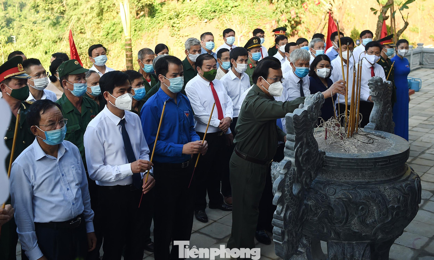 Dự chương trình có Chủ tịch T.Ư Hội Cựu Thanh niên xung phong Việt Nam Vũ Trọng Kim; Bí thư T.Ư Đoàn Ngô Văn Cương; Thượng tướng Đỗ Căn, Phó Chủ nhiệm Tổng cục chính trị Quân đội Nhân dân Việt Nam (Bộ Quốc phòng); Phó Bí thư thường trực Tỉnh ủy Sơn La Lò Minh Hùng; Phó Bí thư Tỉnh ủy, Chủ tịch UBND tỉnh Sơn La Hoàng Quốc Khánh.