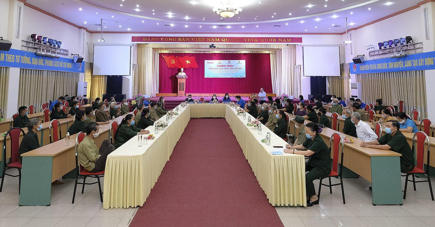 Ngày 11/7, báo Tiền Phong, Hội Cựu chiến binh T.Ư Đoàn và nhãn hàng Trà thanh nhiệt Dr.Thanh của Tập đoàn Tân Hiệp Phát phối hợp với Tỉnh Đoàn Yên Bái, Hội Cựu TNXP tỉnh Yên Bái tổ chức chương trình gặp mặt, tặng quà cựu TNXP. Ngày 11/7, báo Tiền Phong, Hội Cựu chiến binh T.Ư Đoàn và nhãn hàng Trà thanh nhiệt Dr.Thanh của Tập đoàn Tân Hiệp Phát phối hợp với Tỉnh Đoàn Yên Bái, Hội Cựu TNXP tỉnh Yên Bái tổ chức chương trình gặp mặt, tặng quà cựu TNXP.